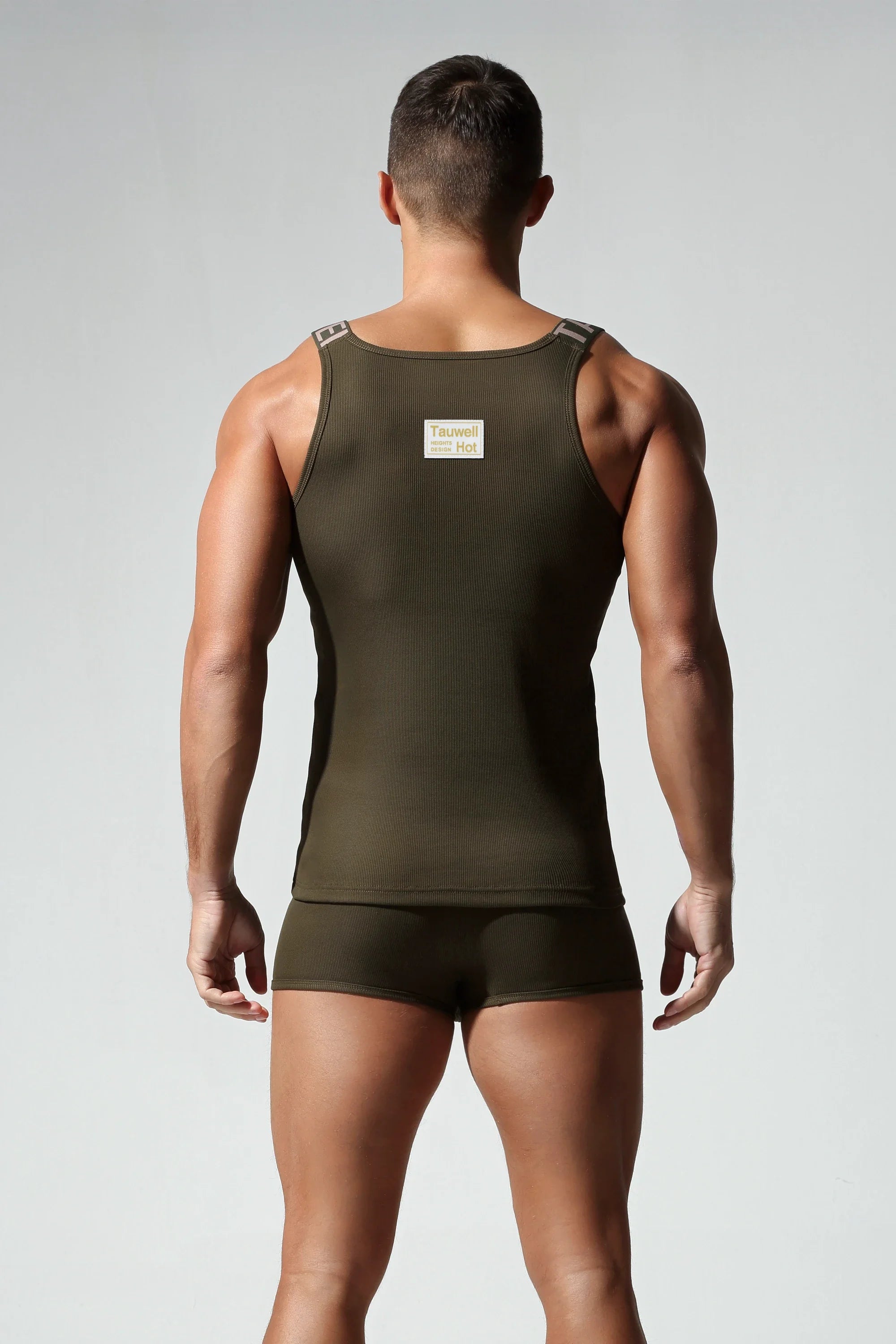 Workout Tank for Men – Stretch Fabric & Breathable Design
