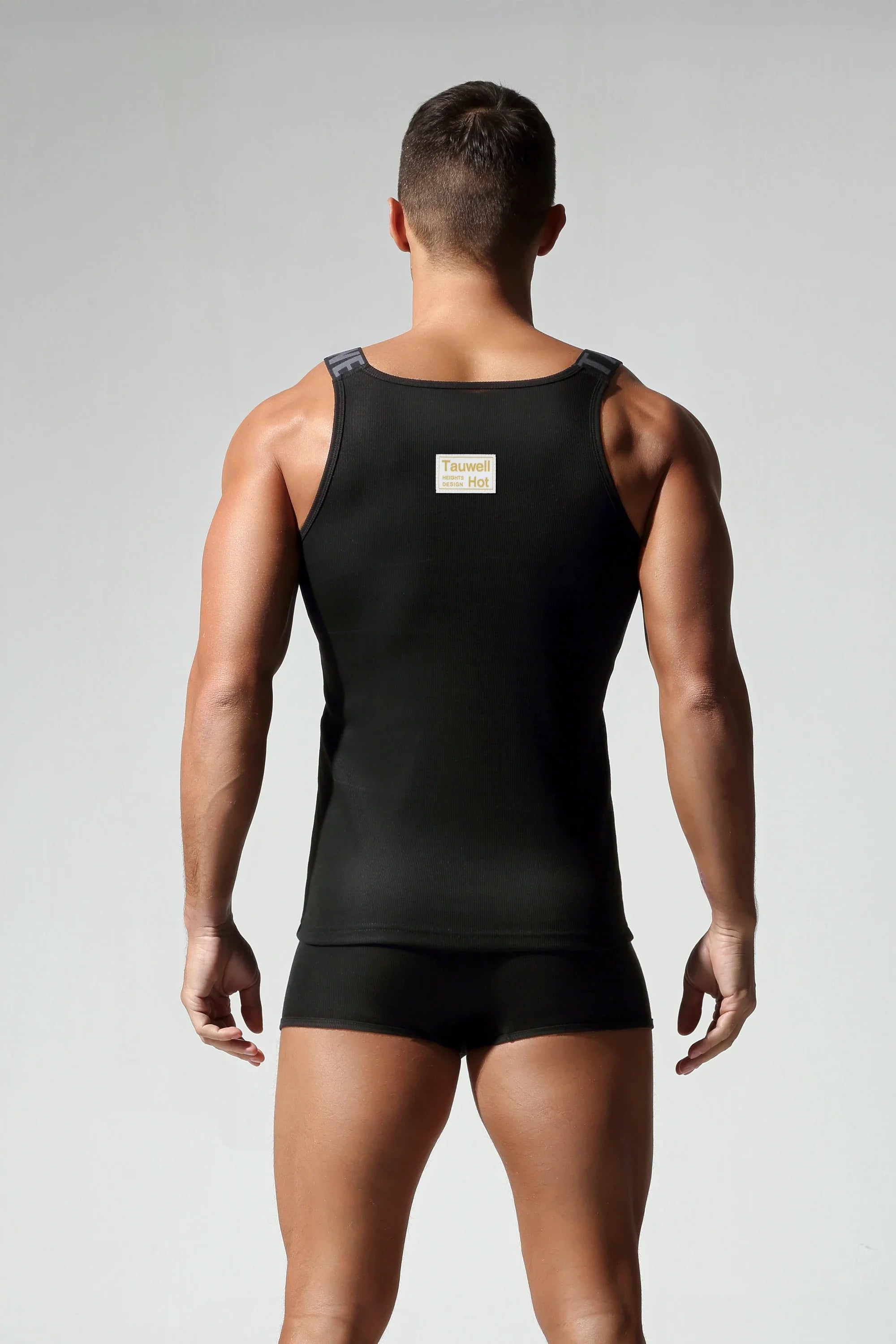 Workout Tank for Men – Stretch Fabric & Breathable Design